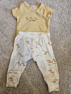 Hanna Andersson Yellow Duck Wrap Top and White Duck Print Pants Set